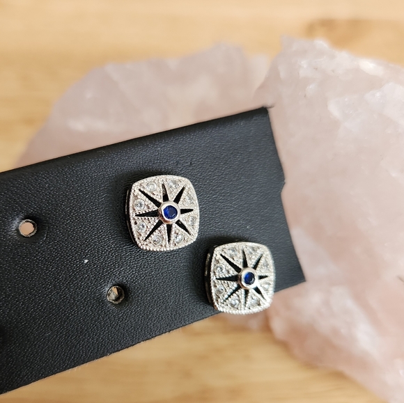 Sterling Silver stud earrings - Picture 1 of 7